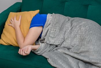 Budzisz się między 3 a 5? Ekspertka wyjaśnia, co to oznacza