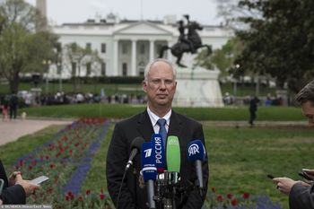 Człowiek Putina przyleciał do USA. Mówi o "rozwiązaniu dyplomatycznym"