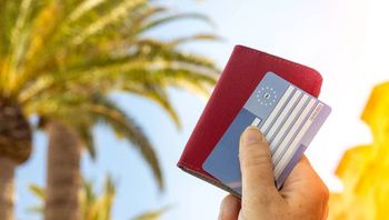 EKUZ czy prywatna polisa - co lepiej chroni turystę?