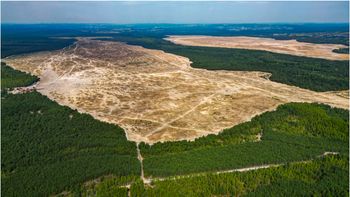 400-metrowa kładka nad mokradłami i morze piasku. Velo Pustynia robi wrażenie