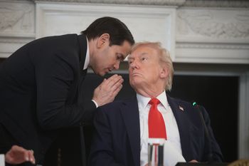 Trump nagle dostał notatkę od Rubio ws. Gazy. "Będę tam potrzebny"