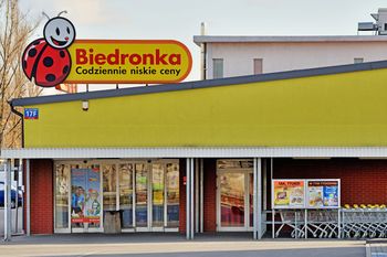 Zaczyna się od poniedziałku w Biedronce. Nawet 90 proc. taniej