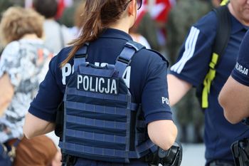 Kradzież portfela w sklepie w Ostrowcu Świętokrzyskim. Poszkodowanym 83-letni mężczyzna