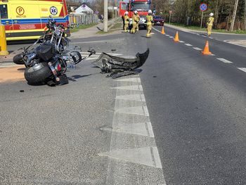 Potrącenie motocyklisty w Drobinie. Sprawcy uciekli z miejsca zdarzenia i porzucili pojazd!