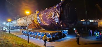 Nocny transport ogromnej kolumny do ORLEN. Utrudnienia w Płocku!