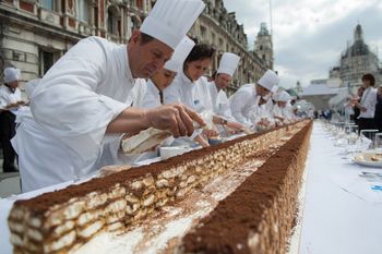 Najdłuższe tiramisu świata powstało w Londynie. Włoscy szefowie kuchni pobili rekord