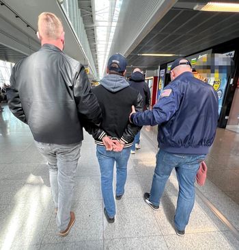 Zatrzymany przy bramce na lotnisku. 39-latek chciał uciec do Holandii, ale zamiast samolotu trafił do więzienia
