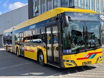 Po 25 latach wracają na ulice. Włocławek odbiera nowe przegubowe autobusy