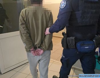 Dwóch nastolatków uratowało życie. 59-latek z nożem w ręku trafił do aresztu