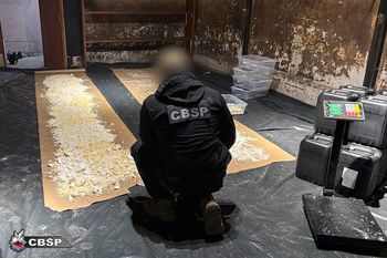 Narkotykowa fabryka w dawnej stadninie. Miliony złotych w towarze przejęte przez służby