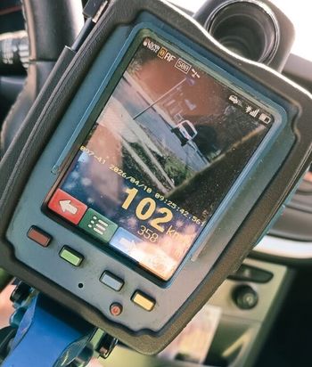 102 km/h w terenie zabudowanym. 66-latka straciła prawo jazdy