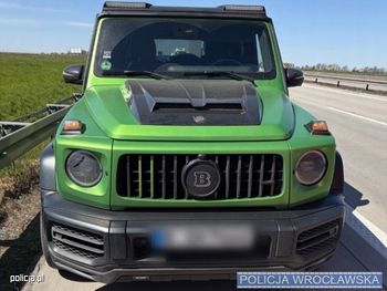 Pościg na A4 i porzucony luksusowy SUV. Policja odzyskała auto warte ponad milion złotych