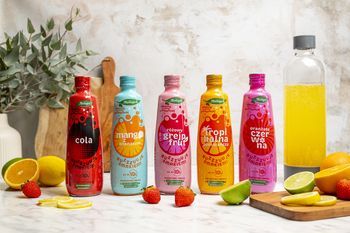 Koniec z nudą w szklance! Nowe koncentraty podbijają kuchnie