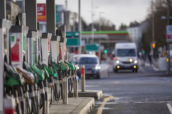 "150 dolarów za baryłkę ropy = globalna recesja". Szef BlackRock ostrzega świat