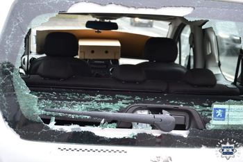 Starachowice: Policja szybko ustaliła podejrzanych o uszkodzenie dwóch aut. Grozi im do 5 lat więzienia