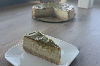 Sernik pistacjowy, który rozpływa się w ustach - zrób go sam krok po kroku