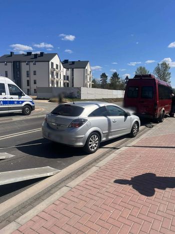 Dwa wypadki na ul. Kutnowskiej – utrudnienia w ruchu i osoby ranne. Jeden kierowca uczestnikiem obu zdarzeń!