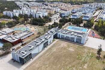 Za rok szkoła na Jarze przyjmie więcej uczniów. Podpisano umowę na rozbudowę