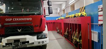 Nowe wyposażenie dla OSP Cekanowo. Strażacy otrzymali 28 szafek ubraniowych