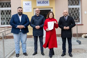 Działalność skarżyskiego szpitala w obliczu trudności finansowych. Głosy dyrekcji, NFZ, parlamentarzystów i samorządowców