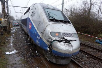 Tragiczny poranek we Francji. Pociąg TGV zderzył się z ciężarówką, nie żyje maszynista