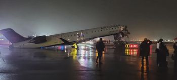 Na lotnisku w Nowym Jorku samolot zderzył się ze strażą pożarną. Nie żyją piloci, wielu rannych, lotnisko zamknięte