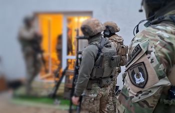 Wielka obława na złodziei samochodów. Policja rozbiła gang, który wyłudził prawie 2 miliony złotych