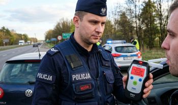 Jechał pod wpływem alkoholu i narkotyków. W kieszeni miał amfetaminę