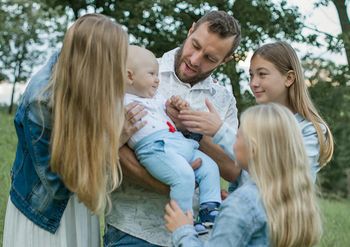 Jak zostać rodziną zastępczą? Miasto wyjaśnia krok po kroku i zaprasza na szkolenia