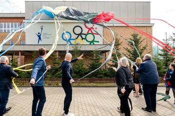 Olimpijskie koła ozdobiły toruńską Szkołę Polskich Olimpijczyków