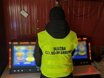 Nielegalny hazard w Lublinie i Bełżycach. Zabezpieczono 13 automatów