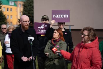 Ostrowiec Świętokrzyski: poseł Adrian Zandberg interweniuje w sprawie mieszkańców ul. Klimkiewiczowskiej 16