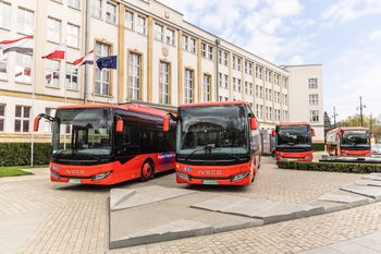 Nowe autobusy marszałkowskiej spółki już wożą pasażerów w naszym regionie