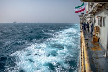 Iran grozi blokadą kolejnego kluczowego szlaku. Napięcie na światowych trasach morskich rośnie