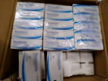 Nielegalne sterydy ukryte w przesyłkach z Indii. Celnicy z Lublina przechwycili "suplementy" warte 26 tys. zł