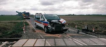 Kolizja karetki z szynobusem na trasie Raciąż–Sierpc. Ruch wstrzymany!