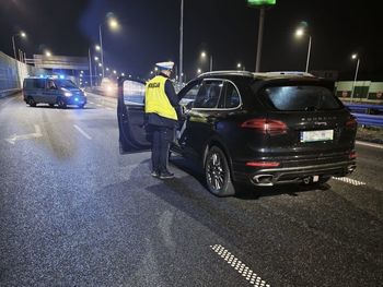 85-latek Porsche’m pod prąd obwodnicą Trójmiasta – o mało nie doszło do tragedii.