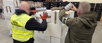 6,4 miliona nielegalnych papierosów w dwóch magazynach. Śląska KAS rozbiła dużą przemytniczą siatkę