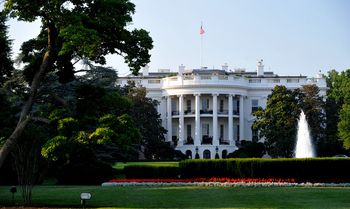 Sędzia zatrzymał salę balową Trumpa, ale bunkier może rosnąć. Biały Dom w ogniu kolejnej prawnej batalii