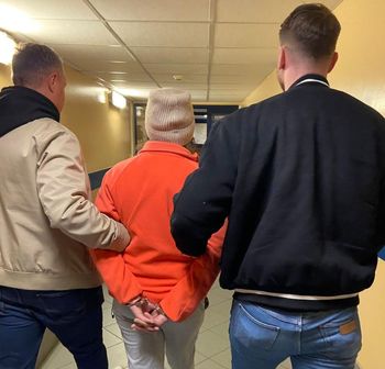 Podpaliła włosy na dworcu i uciekła. Po dwóch miesiącach policja zatrzymała 35-latkę