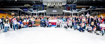 Hokeiści KH Energi spotkali się z wiernymi kibicami na tafli Tor-Toru [fotorelacja]