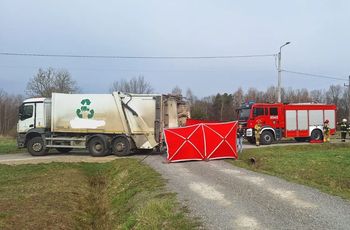 Śmiertelny wypadek. Cofająca śmieciarka potrąciła 40-latka