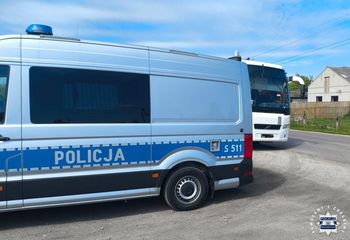 Kierowca autobusu bez ważnych badań technicznych i z cudzą kartą kierowcy