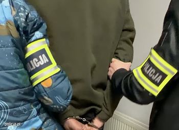 Kobieta z nożem miała gonić nastolatków. Interwencja policji zakończona zatrzymaniem