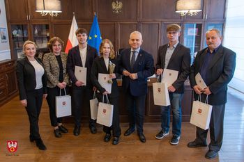 Od Berlina po Parlament Europejski. Pilscy uczniowie nagradzani za literackie i filozoficzne sukcesy