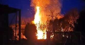 O krok od tragedii! Ogień pojawił się tuż przy budynku