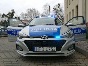 Obywatelskie ujęcie w Ćmielowie. 20-latka prowadziła auto, mając ponad 2 promile alkoholu