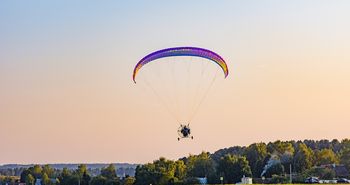 Piła: Nie żyje paralotniarz. Dramat na lotnisku
