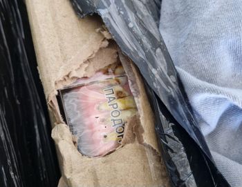 Kontrabanda z powietrza. Papierosy przemycane balonami, dwóch mężczyzn w areszcie