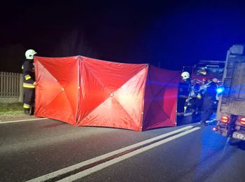 Pieszy zginął pod kołami ciężarówki